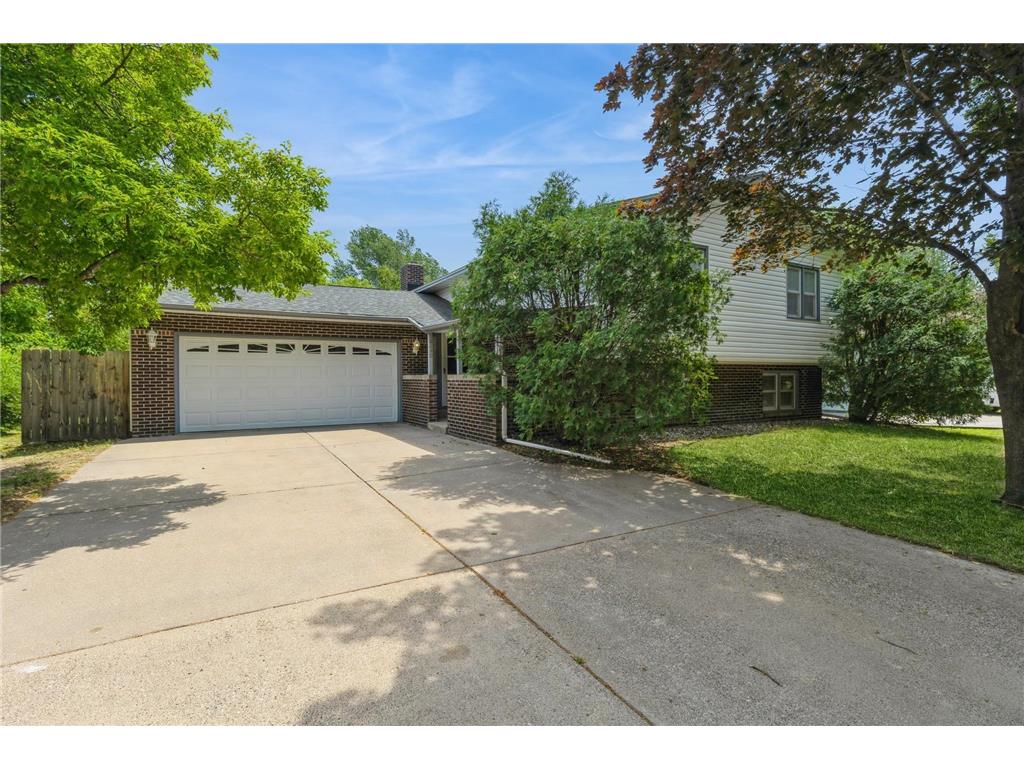 8240 Sumter Avenue N Brooklyn Park MN 55445 6757030 image1