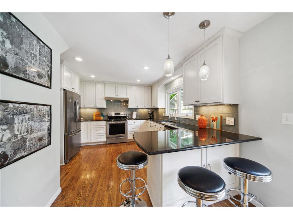 8242 Vincent Avenue S Bloomington MN 55431 6566862 image1