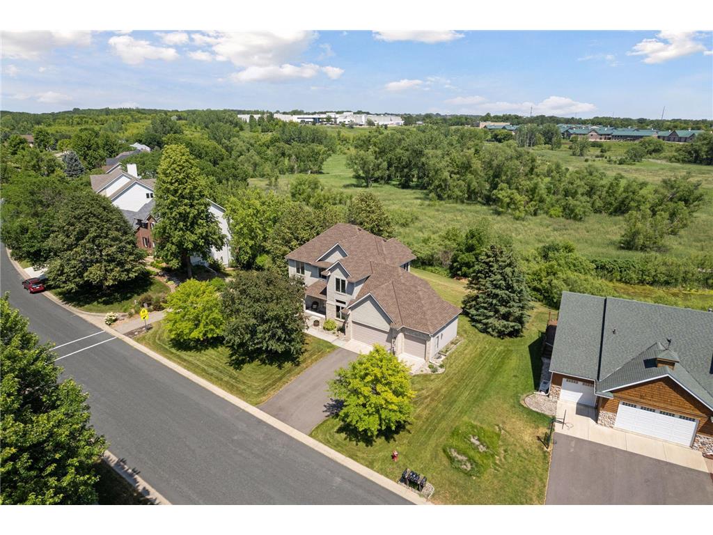 8249 Stone Creek Drive, Chanhassen, MN 55317 MLS 6224550 Edina Realty