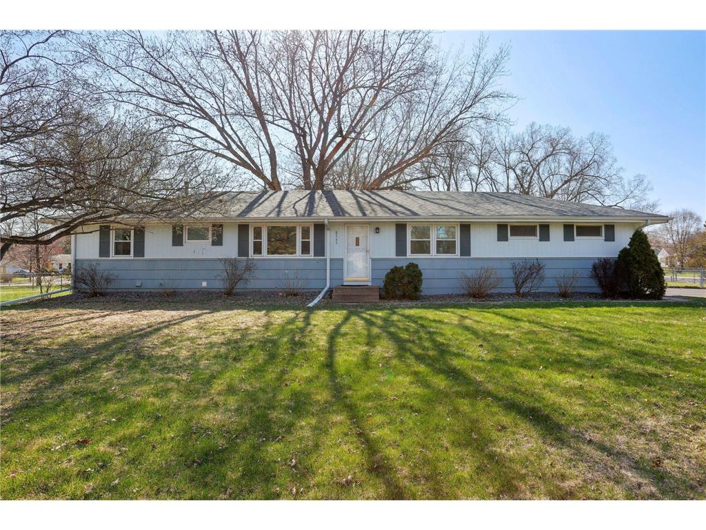 8249 W River Road Brooklyn Park MN 55444 6708901 image1