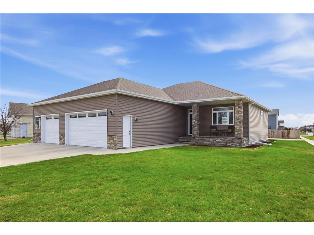 825 18th Avenue W West Fargo ND 58078 7063030 image1
