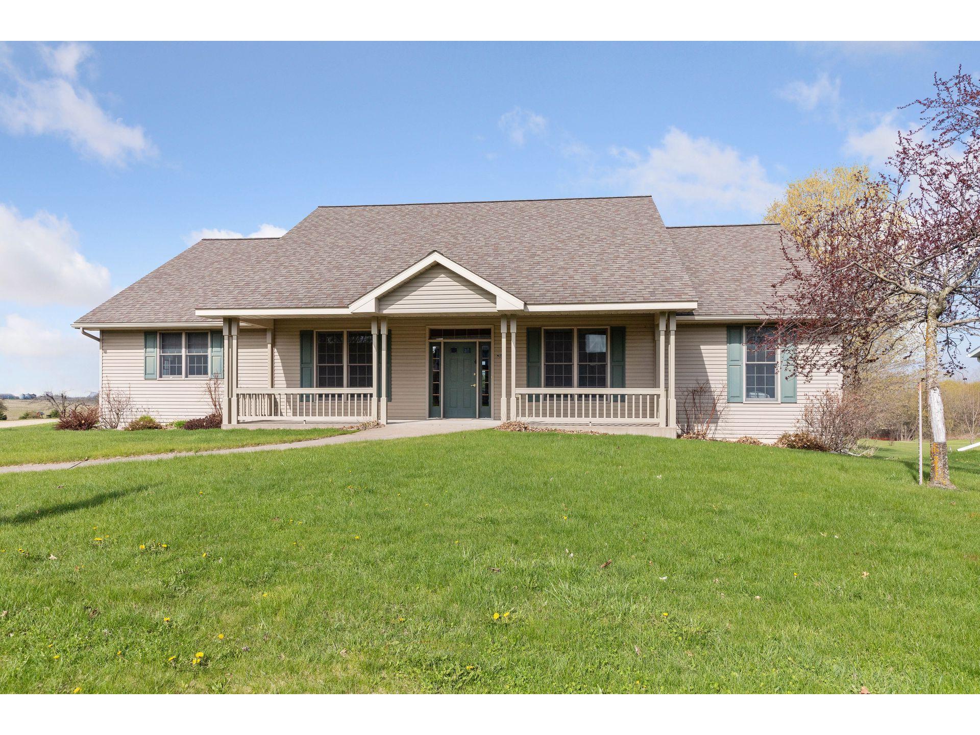 825 S Piety Street, Ellsworth, WI 54011 MLS 5746564 Edina Realty