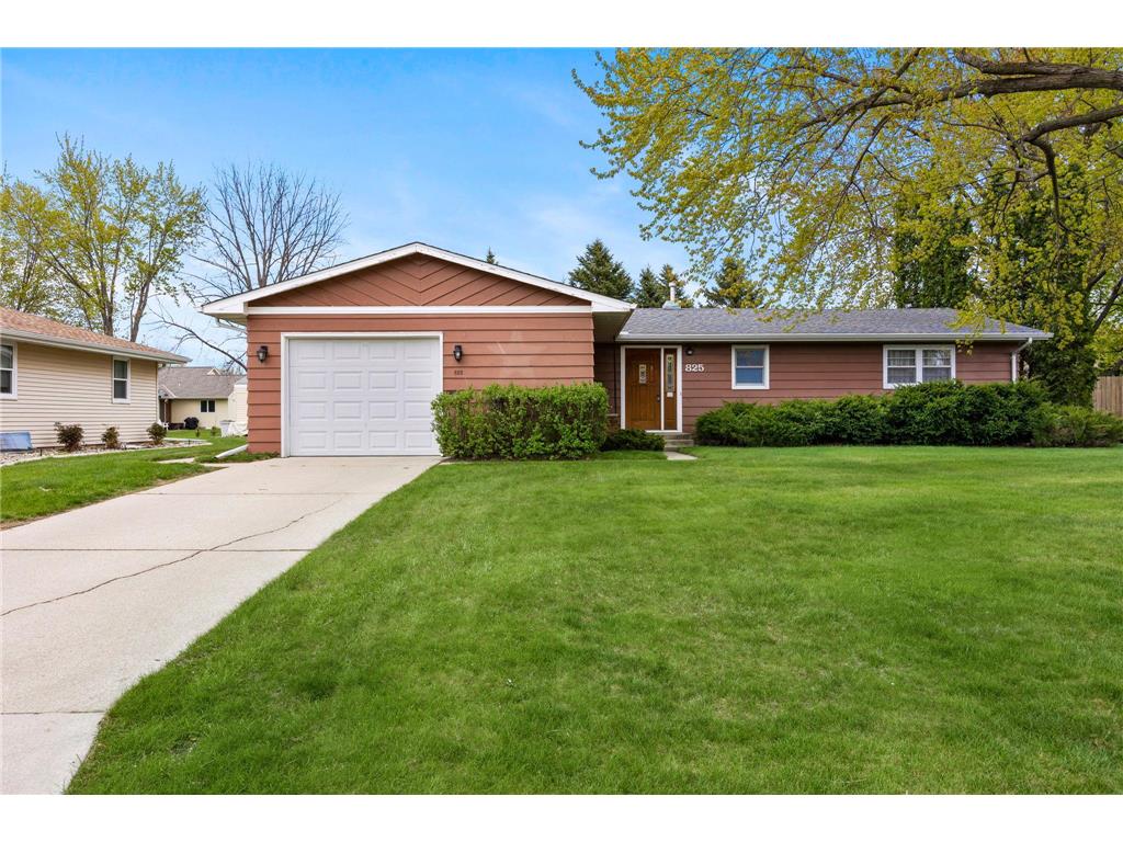 825 Spruce Street NE Hutchinson MN 55350 7067046 image1