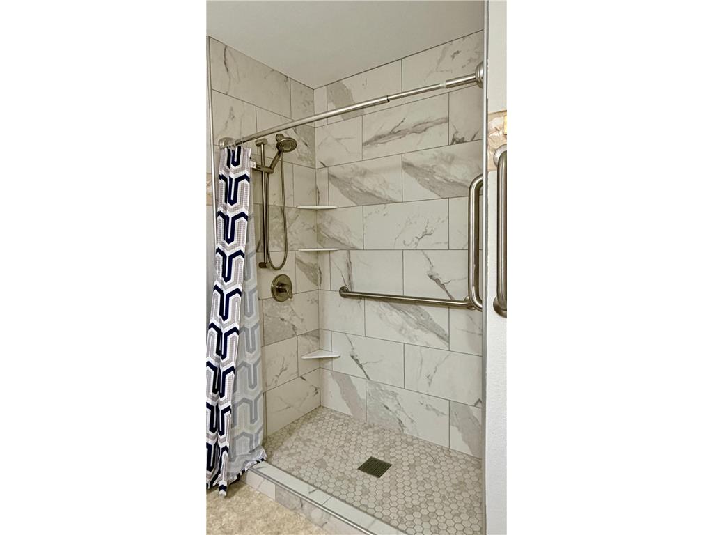 826 N McKay Avenue NE Alexandria MN 56308 7049429 image25