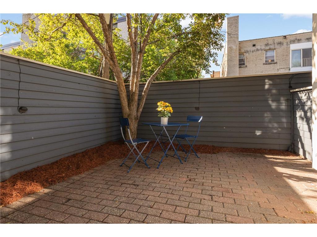826 Summit Avenue Minneapolis MN 55403 7080705 image2