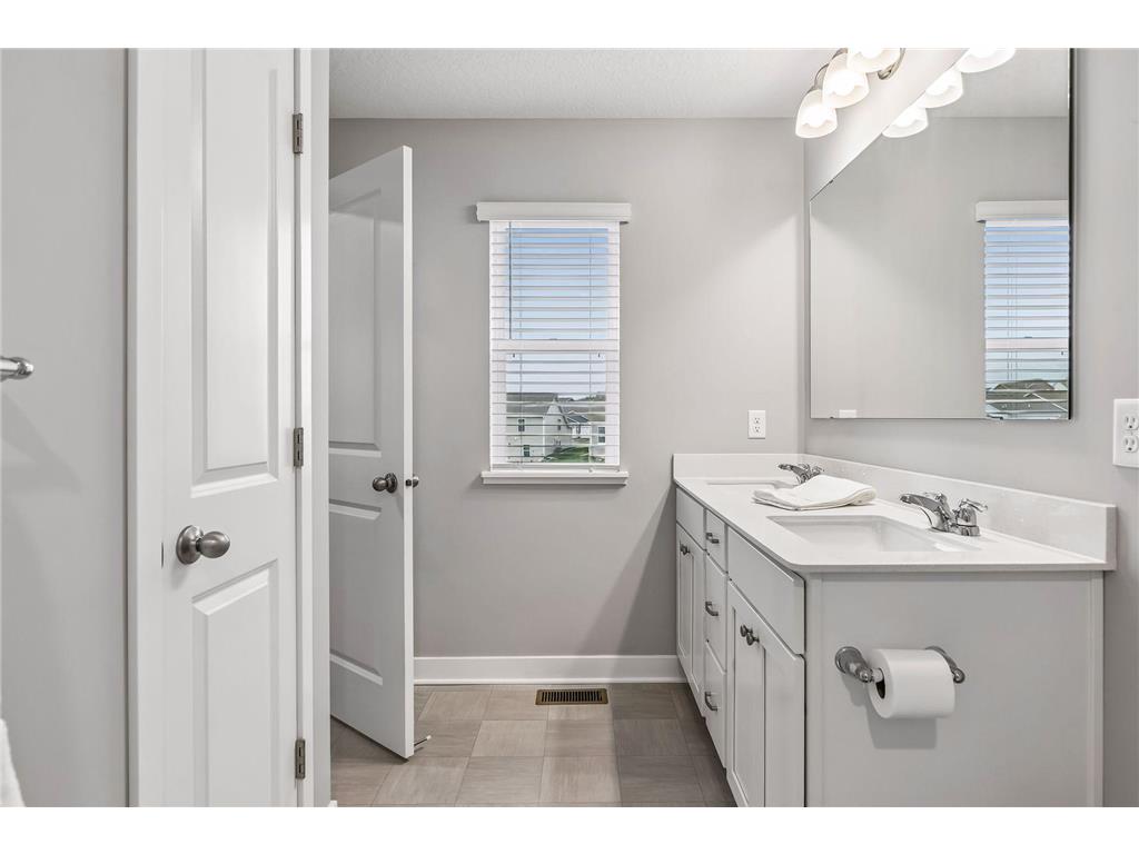 8261 Saddle Trail Woodbury MN 55129 7061606 image22