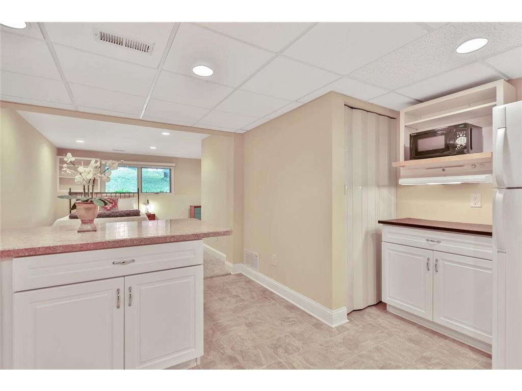 8264 Kingslee Road Bloomington MN 55438 7098775 image29