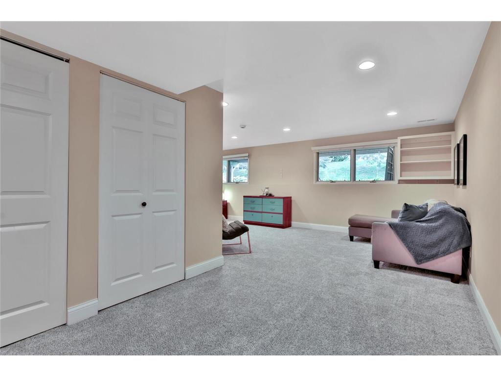 8264 Kingslee Road Bloomington MN 55438 7098775 image34