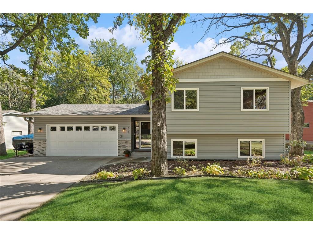 8265 Pleasant View Drive Mounds View MN 55112 6608362 image1