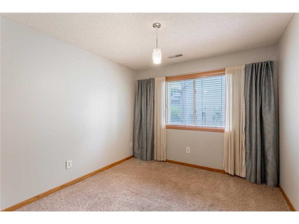 8284 Ashford Road Woodbury MN 55125 7099740 image34