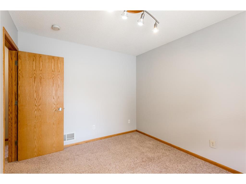 8284 Ashford Road Woodbury MN 55125 7099740 image46