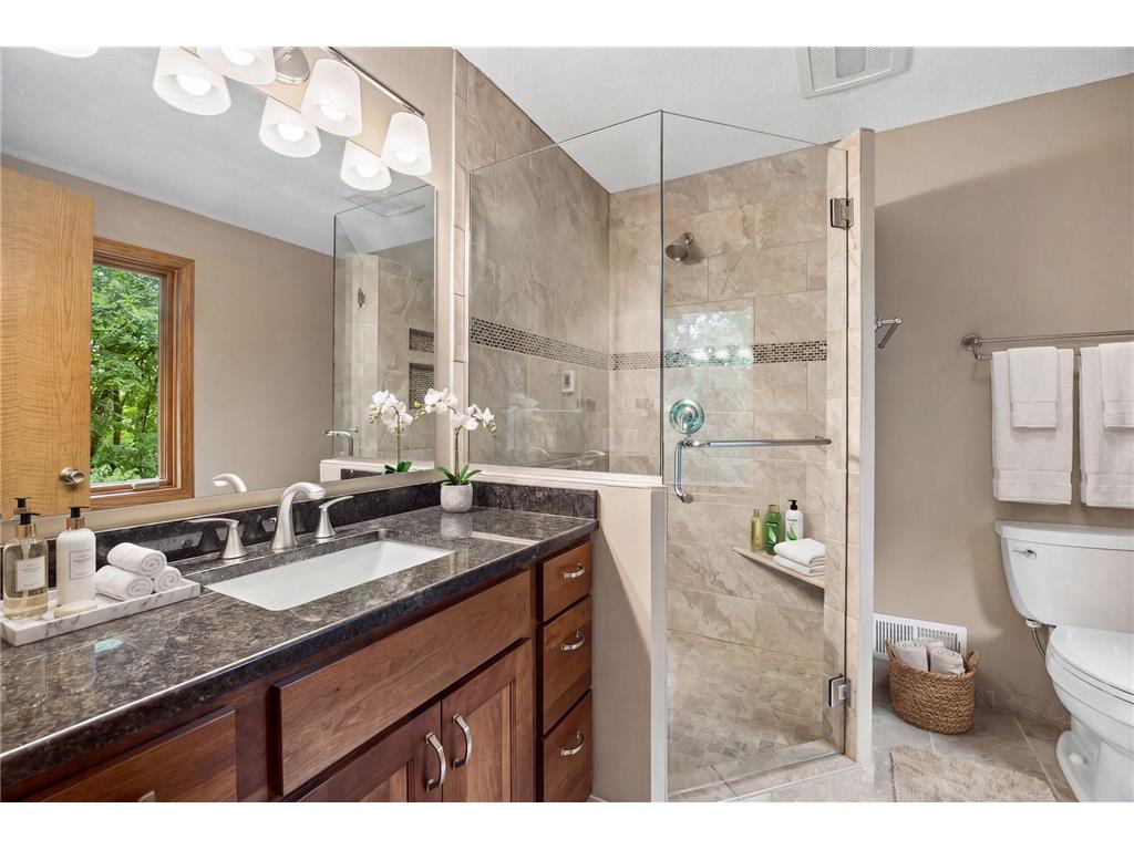 8290 W Lake Court Chanhassen MN 55317 7059576 image16