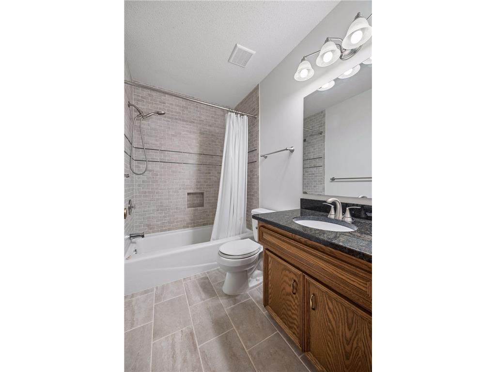 8290 W Lake Court Chanhassen MN 55317 7059576 image22