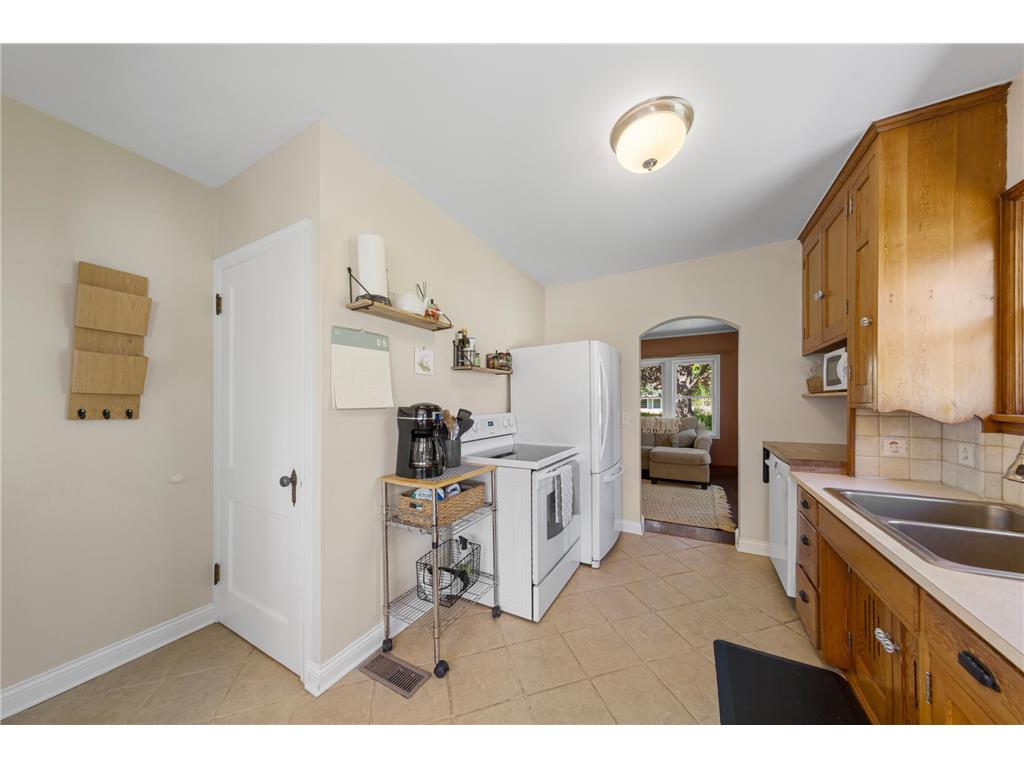 830 Mcknight Road N Maplewood MN 55119 7069005 image11