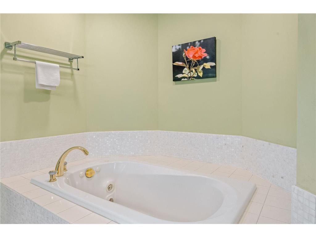 8301 Creekside Circle #560 Bloomington MN 55437 - Normandale 7062426 image23