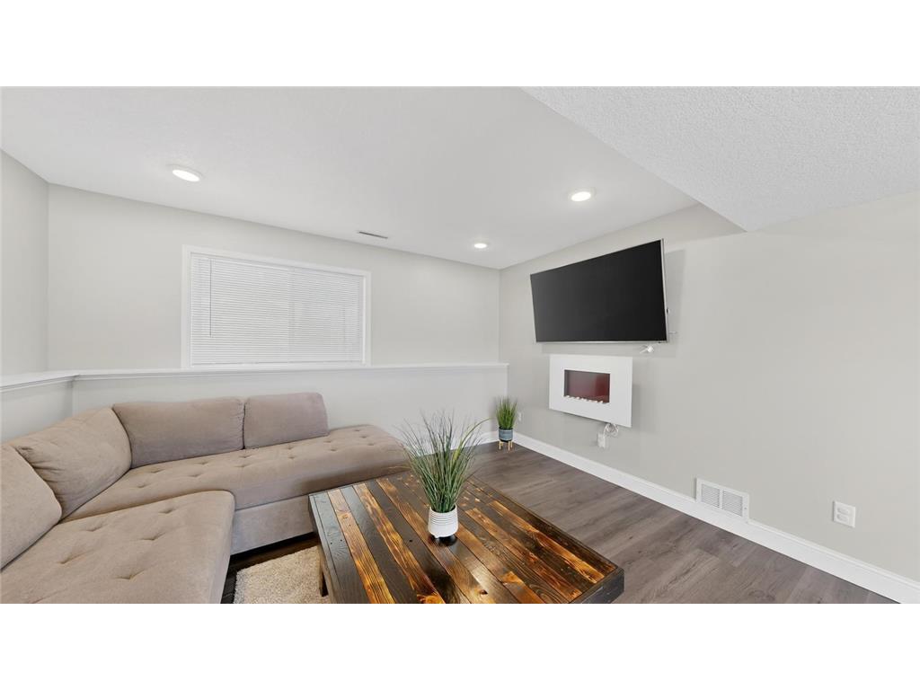 831 20th Avenue SE Pine Island MN 55963 7034196 image27