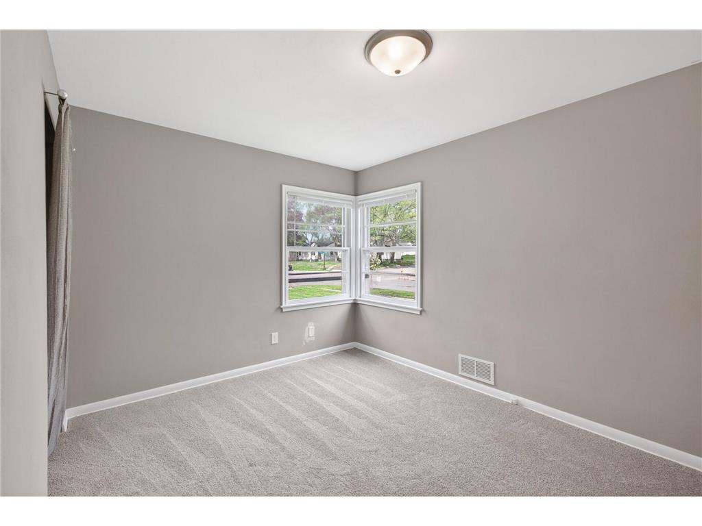 831 Howard Street N Saint Paul MN 55119 7073253 image10