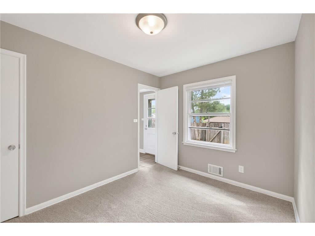 831 Howard Street N Saint Paul MN 55119 7073253 image14