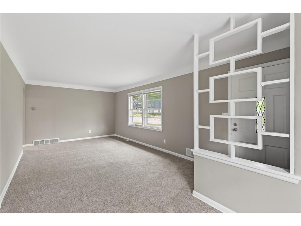 831 Howard Street N Saint Paul MN 55119 7073253 image4