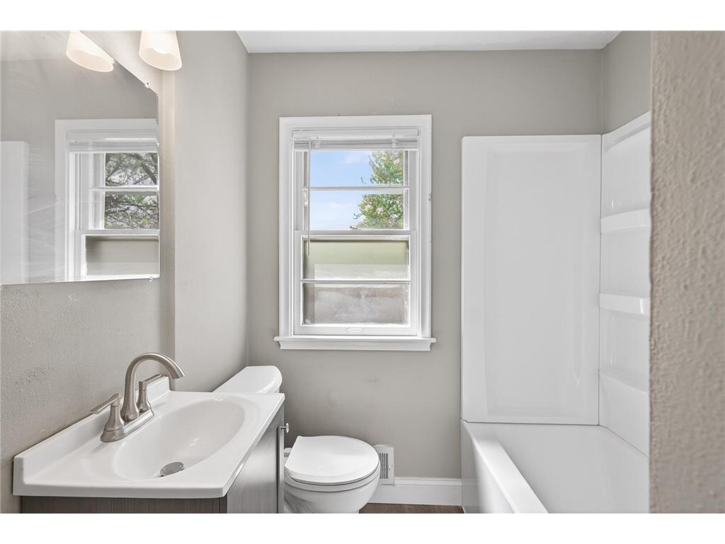 831 Howard Street N Saint Paul MN 55119 7073253 image9