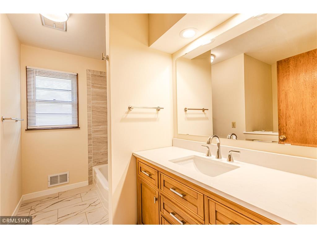 8324 62nd Avenue N Brooklyn Park MN 55428 7085087 image14