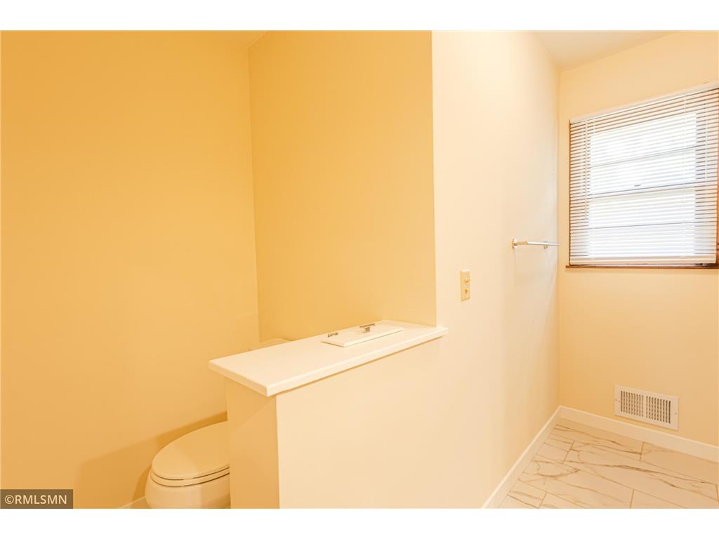 8324 62nd Avenue N Brooklyn Park MN 55428 7085087 image17