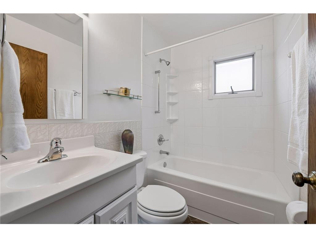 8327 2nd Avenue Bloomington MN 55420 7071269 image15