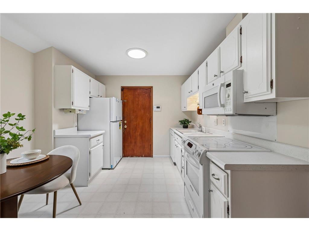 8328 Ewing Road Bloomington MN 55431 7068665 image12