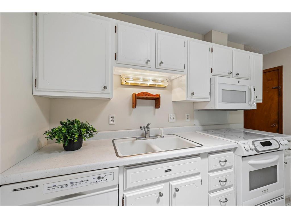 8328 Ewing Road Bloomington MN 55431 7068665 image14