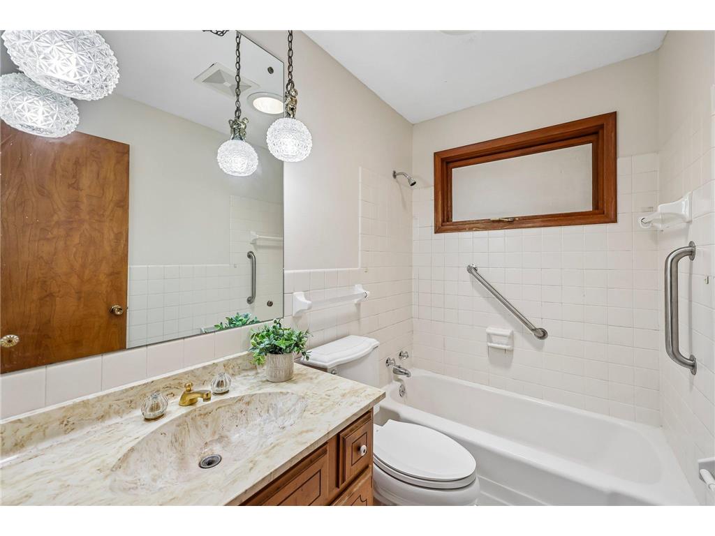8328 Ewing Road Bloomington MN 55431 7068665 image22