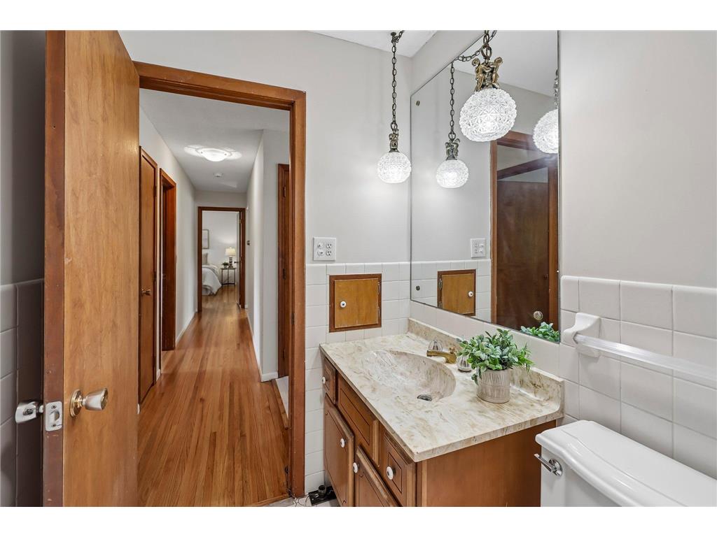 8328 Ewing Road Bloomington MN 55431 7068665 image23