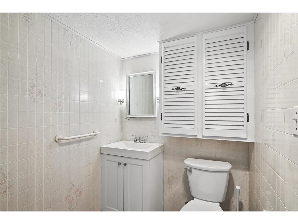 8328 Johnson Circle Bloomington MN 55437 7039300 image23