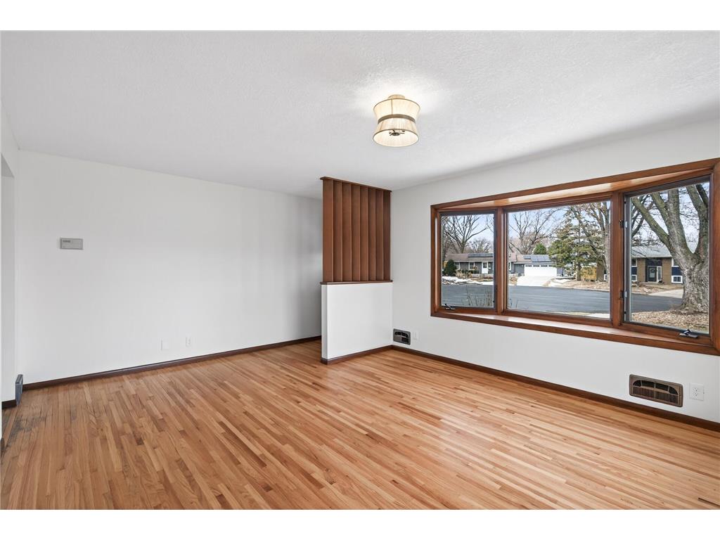 8328 Johnson Circle Bloomington MN 55437 7039300 image4