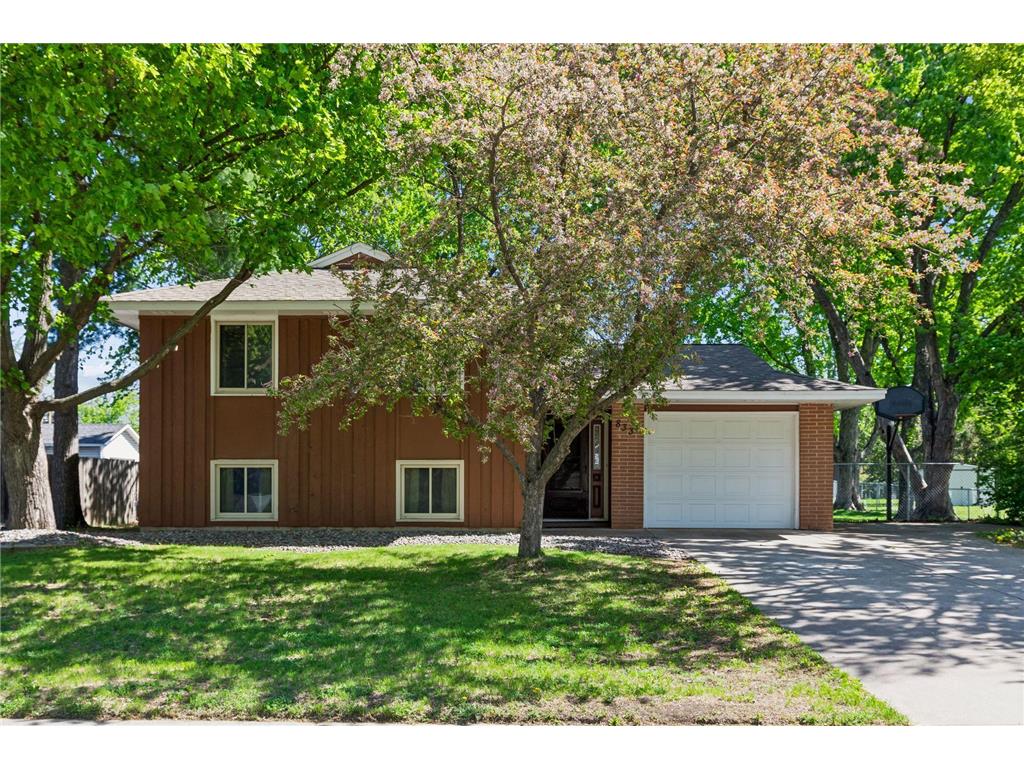 833 Oriole Drive Apple Valley MN 55124 7074158 image1
