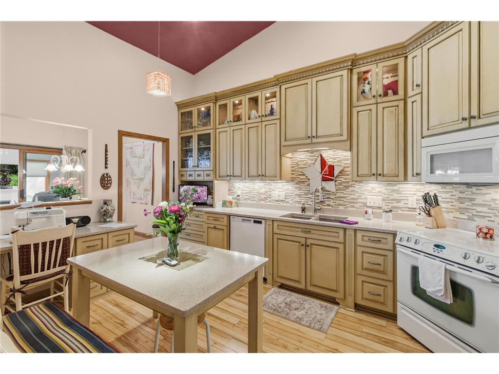 833 Southcross Drive E Burnsville MN 55306 7071825 image1