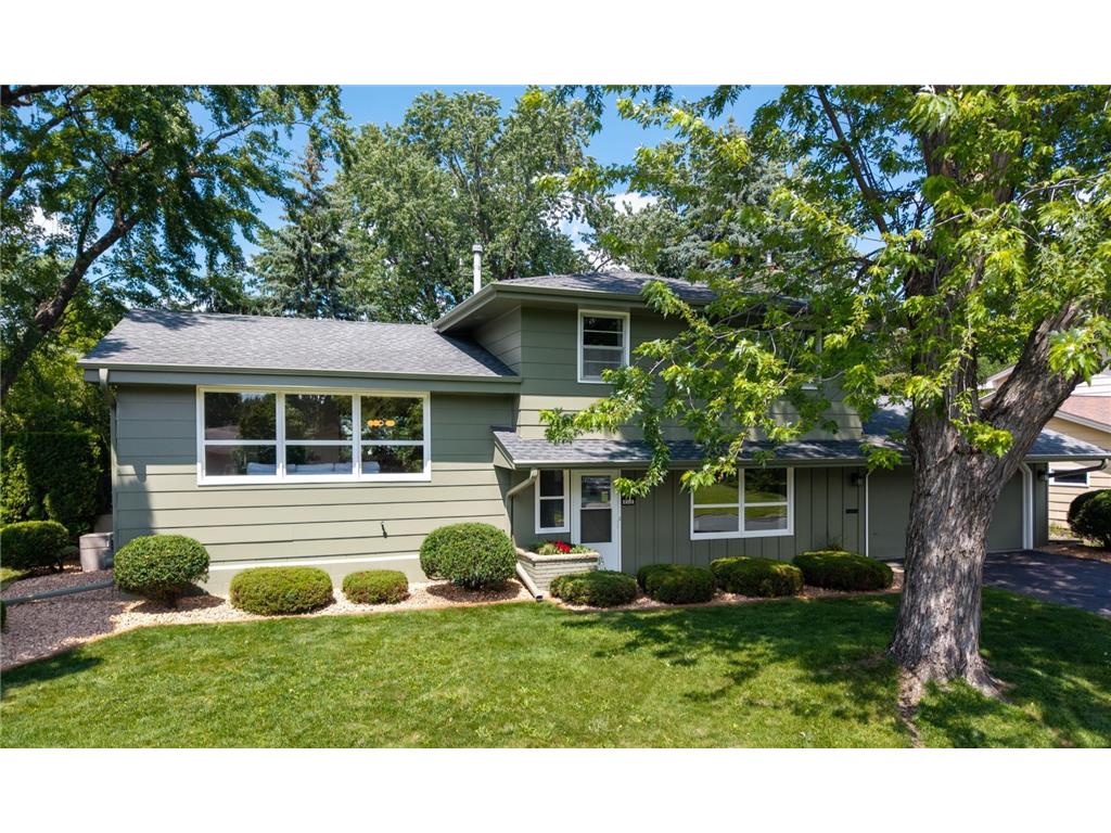 8332 29th Avenue N New Hope MN 55427 6760327 image1