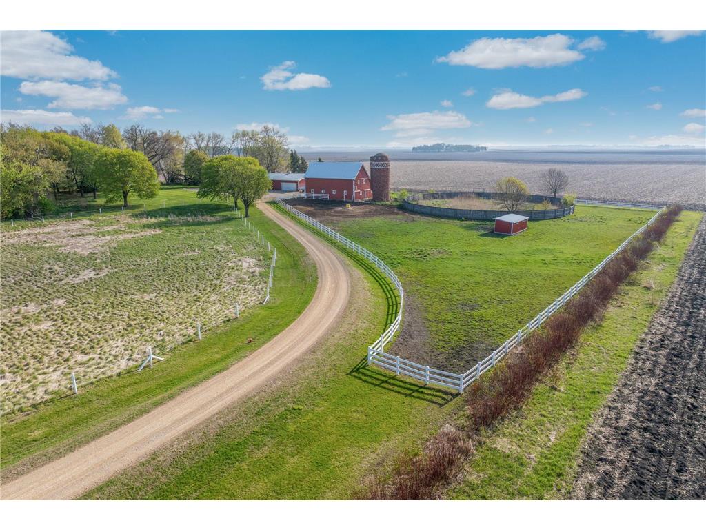 8332 440th Avenue Blue Earth MN 56013 7060944 image1