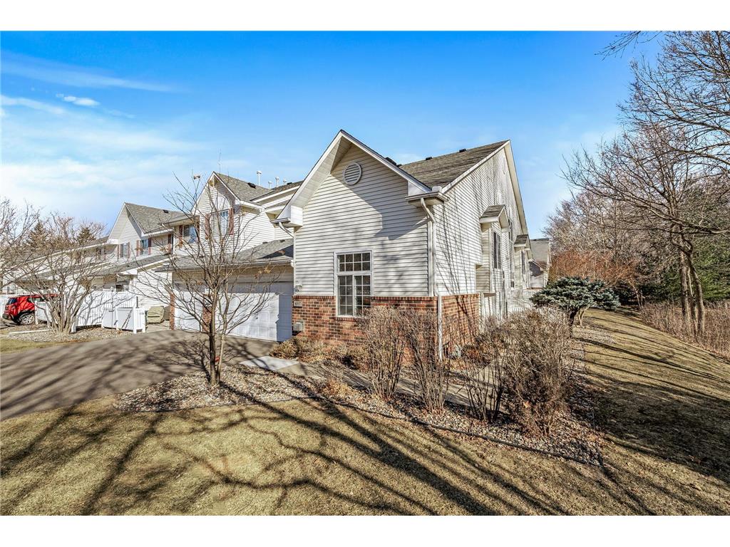 8337 Kimball Drive, Eden Prairie, MN 55347 MLS 6168261 Edina Realty