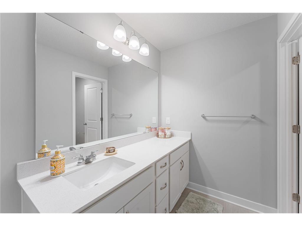 8345 Shire Trail Woodbury MN 55129 7012349 image19