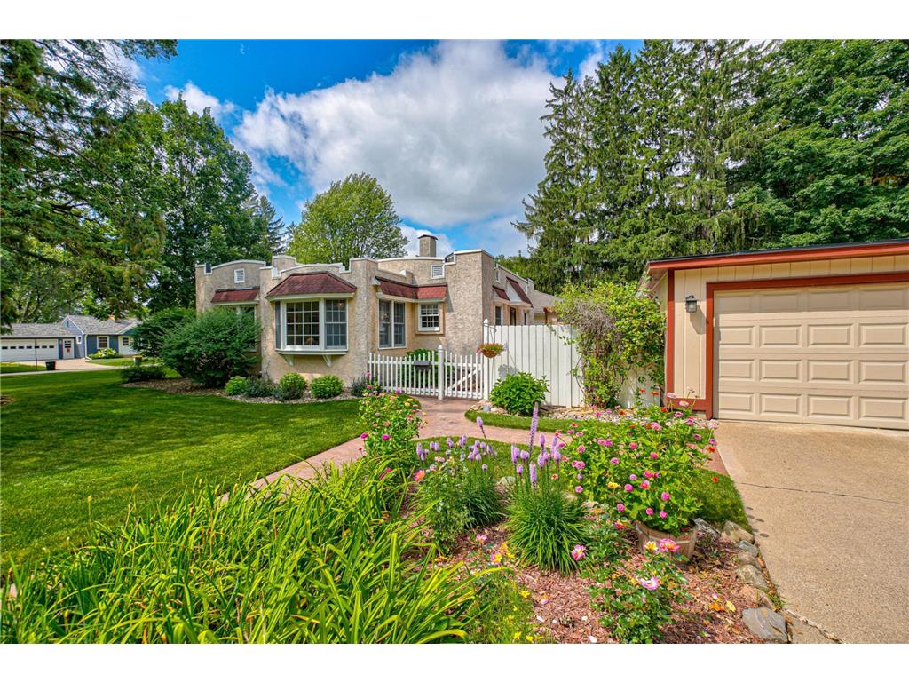 835 Oak Knoll Avenue River Falls WI 54022 6764934 image1