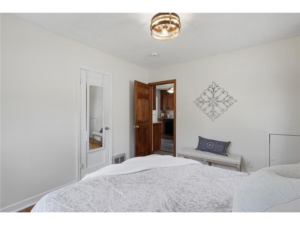 8352 Nicollet Avenue S Bloomington MN 55420 7033052 image14