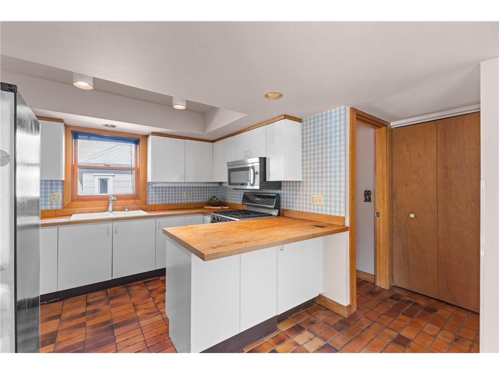 836 Minnehaha Avenue W Saint Paul MN 55104 7074497 image11