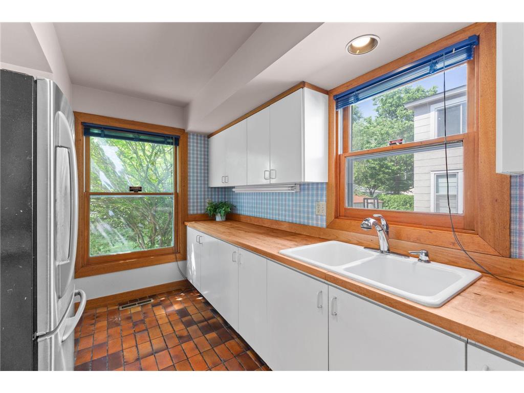 836 Minnehaha Avenue W Saint Paul MN 55104 7074497 image14