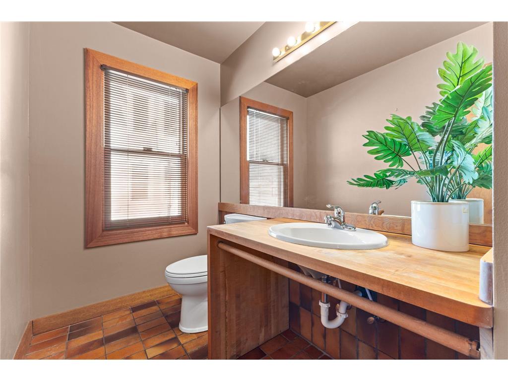 836 Minnehaha Avenue W Saint Paul MN 55104 7074497 image16