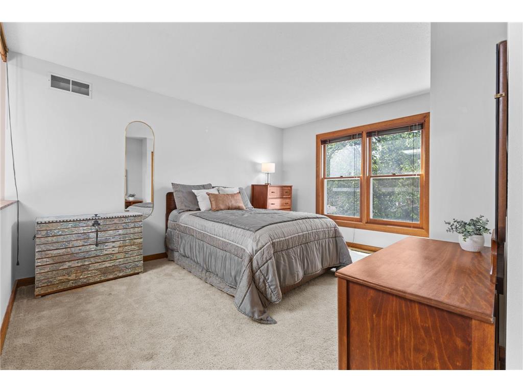 836 Minnehaha Avenue W Saint Paul MN 55104 7074497 image22