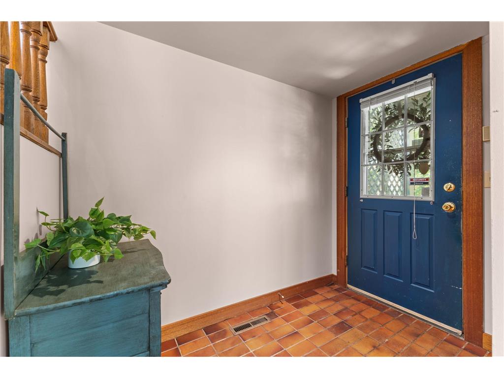836 Minnehaha Avenue W Saint Paul MN 55104 7074497 image5