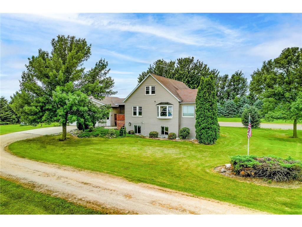 837 310th Avenue Blue Earth MN 56013 6574010 image1