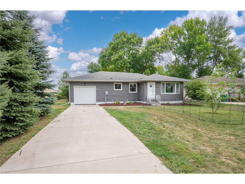 837 4th Avenue SE Wells MN 56097 6438544 image1