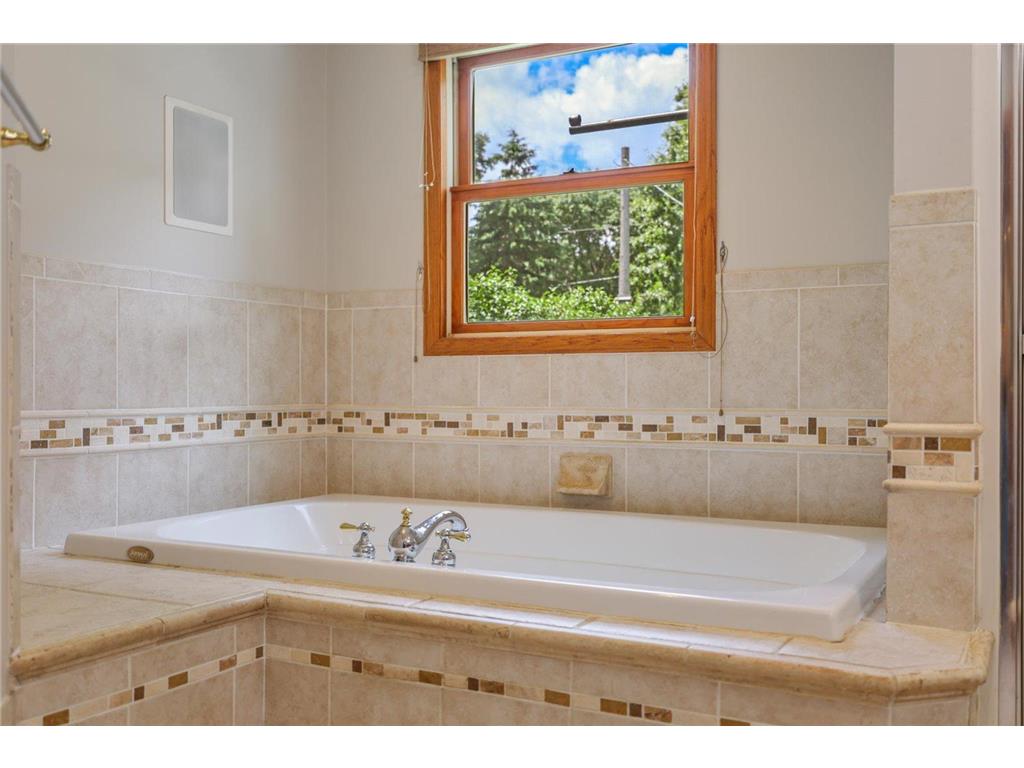 8378 Groveland Road Mounds View MN 55112 7095908 image16
