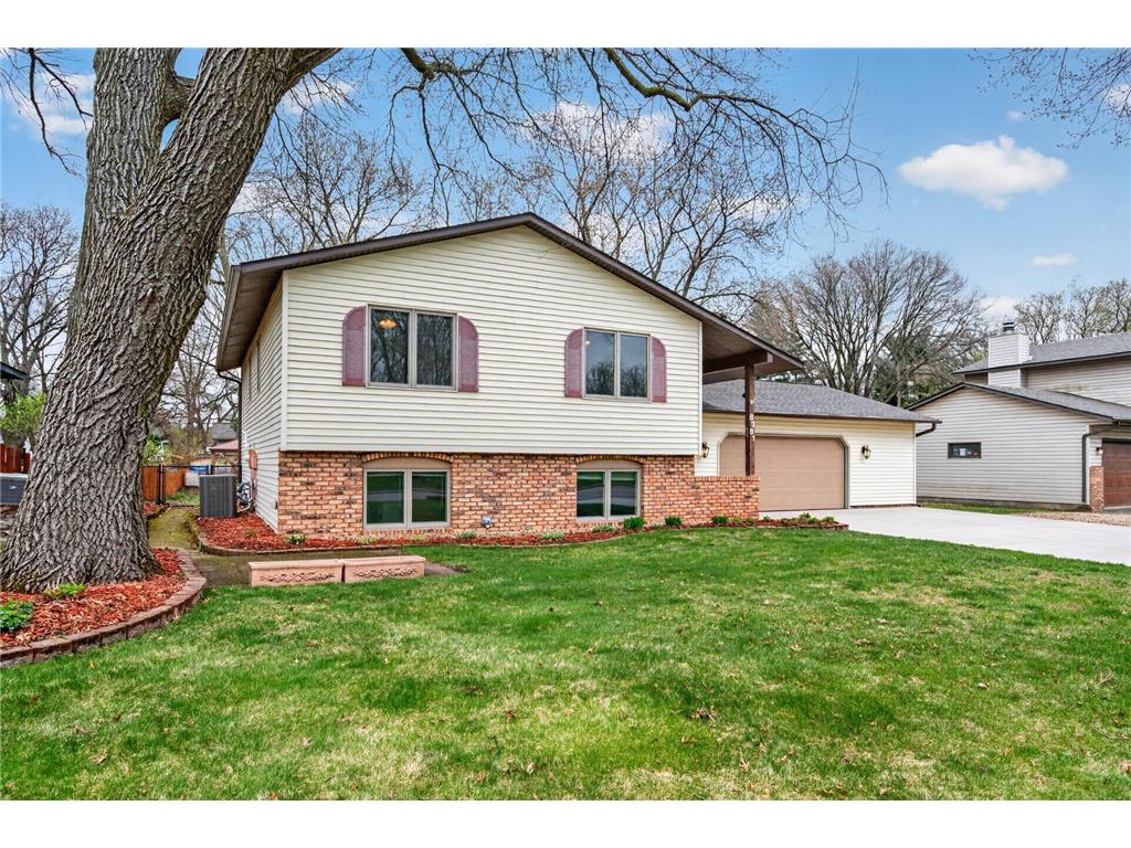 8381 Knollwood Drive Mounds View MN 55112 7053477 image1
